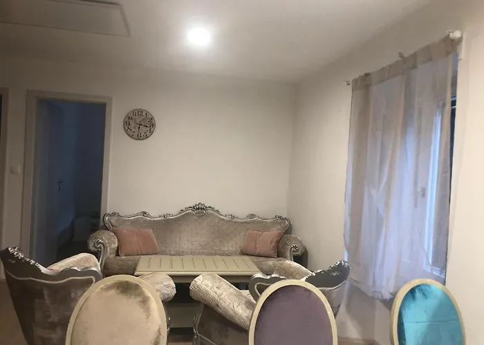 ヴィラ Townhouse Rustik ポルトローシュ